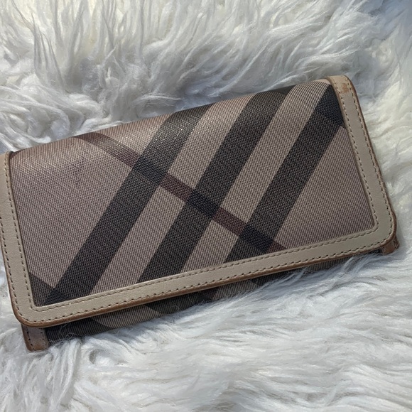 BURBERRY long continental wallet leather trim snap closure women’s - Picture 1 of 15
